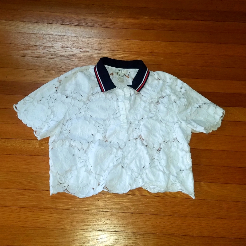 Forever 21 lace top. Button Front, Collar
